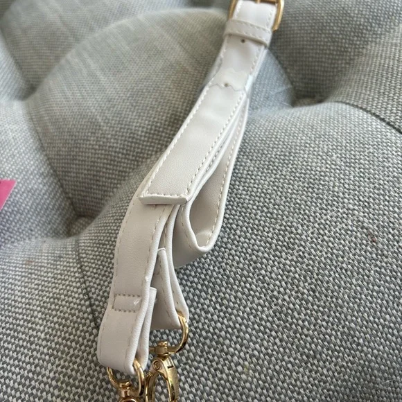 NWT Hello Kitty White Weekender Bag Primark - Picture 8 of 8